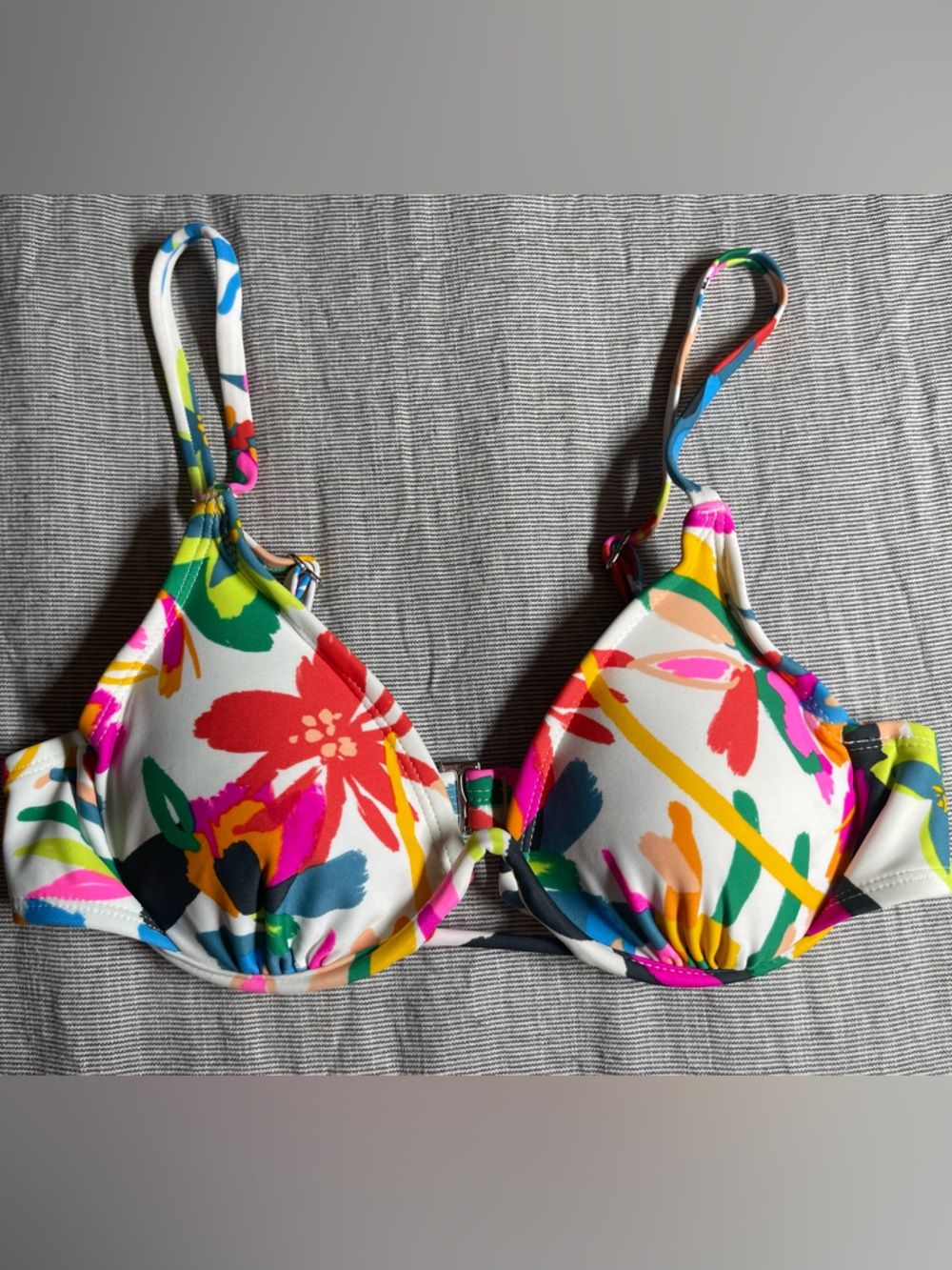 NWOT Juniors Colorful Floral Bikini Top Small